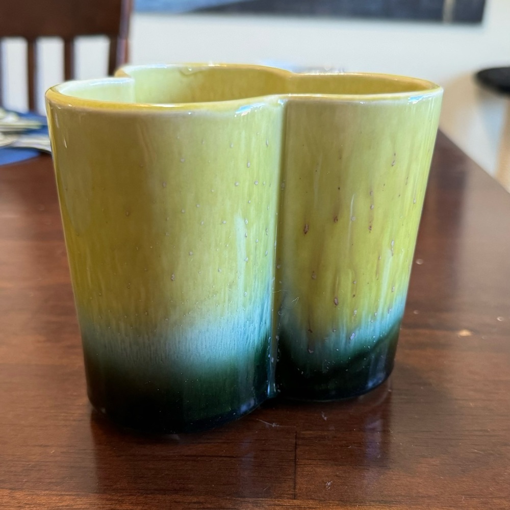 Hull USA - #121 Green Ombre Trefoil Planter